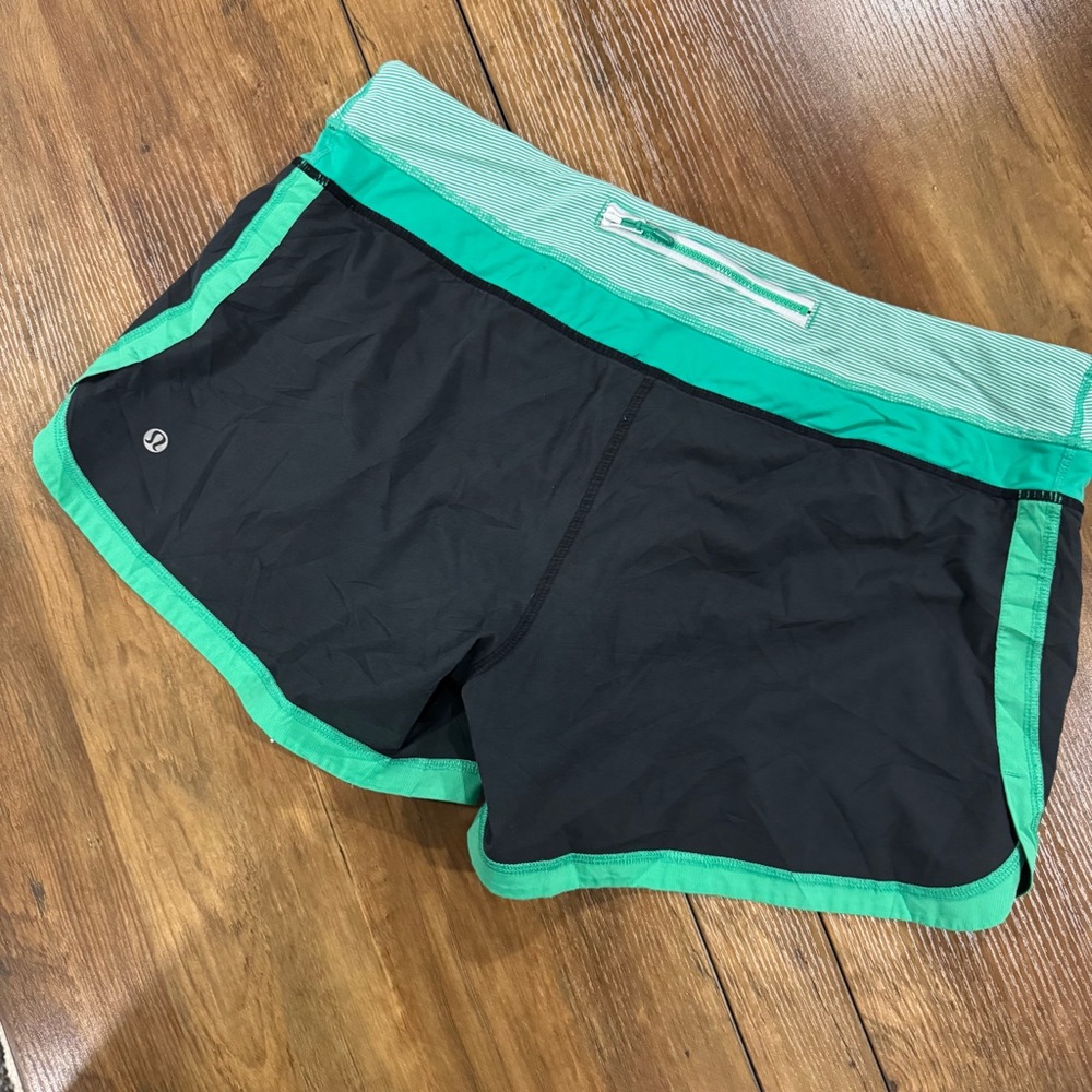 Lululemon Groovy Run Short *4-way Stretch - Picture 2 of 4